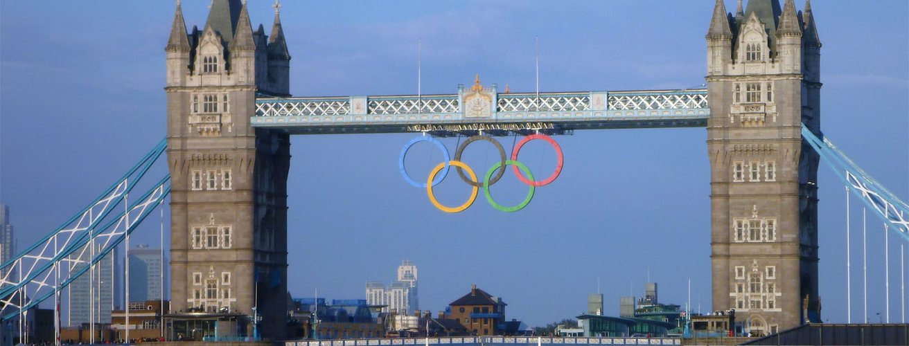 Olympic rings hung between the towers of Tower Bridge